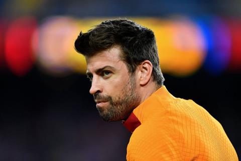 Pique tiếp tục bị đối xử phũ phàng ở Barca